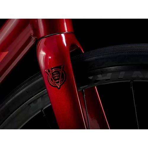 BICIKL TREK TRKAĆI DOMANE AL 2 56 CRIMSON TO DARK CARMINE FADE / 2026 Cijena