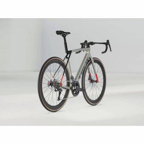 BICIKL TREK TRKAĆI MADONE SL 7 GEN 8, MATTE LUNAR SILVER M / 2025 Cijena