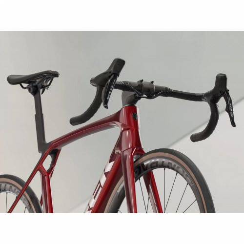 BICIKL TREK TRKAĆI MADONE SL 6 GEN 8, CRIMSON M / 2025 Cijena Akcija