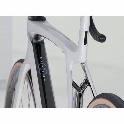 BICIKL TREK TRKAĆI MADONE SL 6 GEN 8, WHITE PRISMATIC L / 2025 Cijena