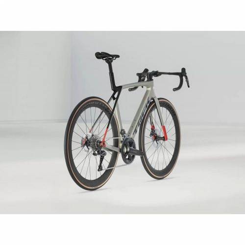BICIKL TREK TRKAĆI MADONE SL 7 GEN 8, MATTE LUNAR SILVER ML / 2025 Cijena