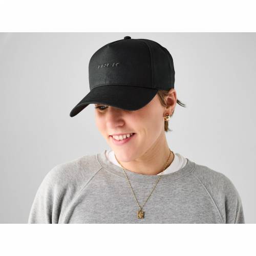 KAPA SA ŠILTOM TREK LOGO CRNA Cijena