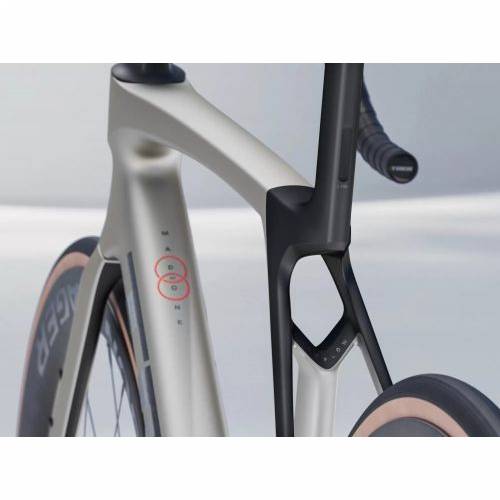 BICIKL TREK TRKAĆI MADONE SL 7 GEN 8, MATTE LUNAR SILVER XL / 2025 Cijena Akcija