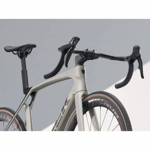 BICIKL TREK TRKAĆI MADONE SL 7 GEN 8, MATTE LUNAR SILVER XL / 2025 Cijena Akcija