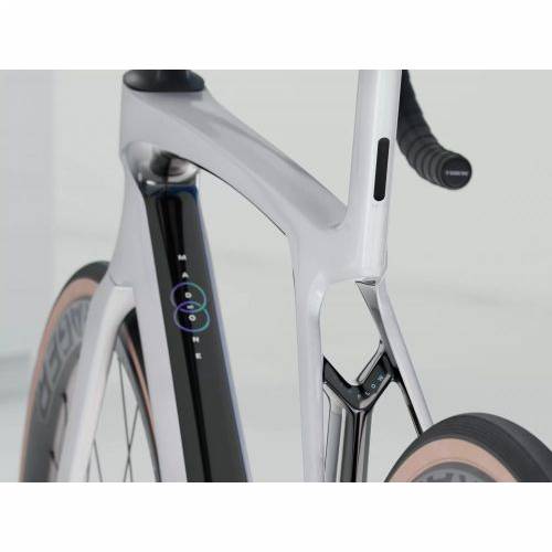 BICIKL TREK TRKAĆI MADONE SL 6 GEN 8, WHITE PRISMATIC ML / 2025 Cijena Akcija